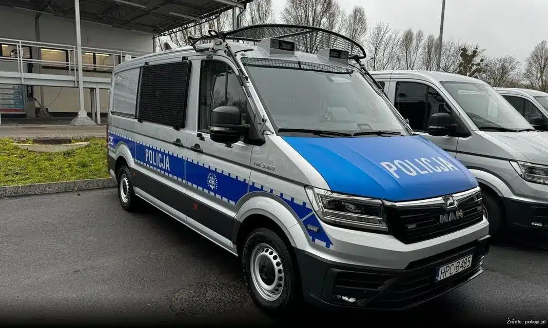 Niebezpieczna jazda w Elblągu – 20-latek driftował z pasażerami w bagażniku